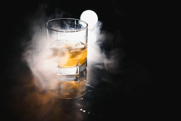 Glaçons fumée : l'élément magique de vos cocktails raffinés